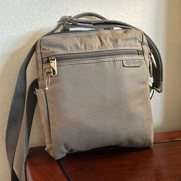 Travelon Crossbody Bag - Picture 1 of 10